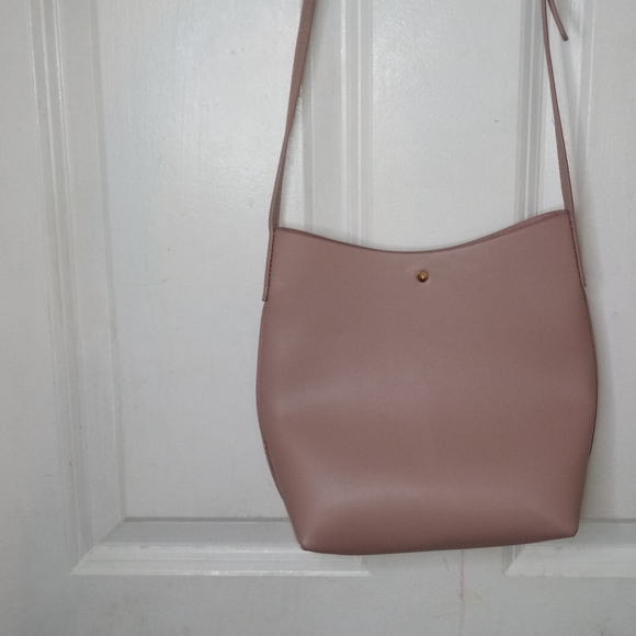 New Samara Cross Body Bucket Bag in Rose Blush Pink Vegan Leather - Picture 8 of 9
